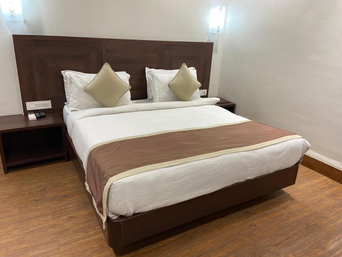 Chryso Hotels Pvt Ltd Ankleshwar Exteriör bild