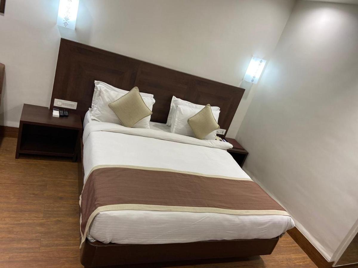 Chryso Hotels Pvt Ltd Ankleshwar Exteriör bild