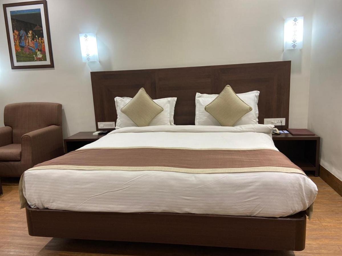 Chryso Hotels Pvt Ltd Ankleshwar Exteriör bild