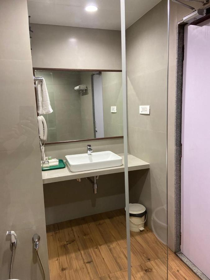 Chryso Hotels Pvt Ltd Ankleshwar Exteriör bild