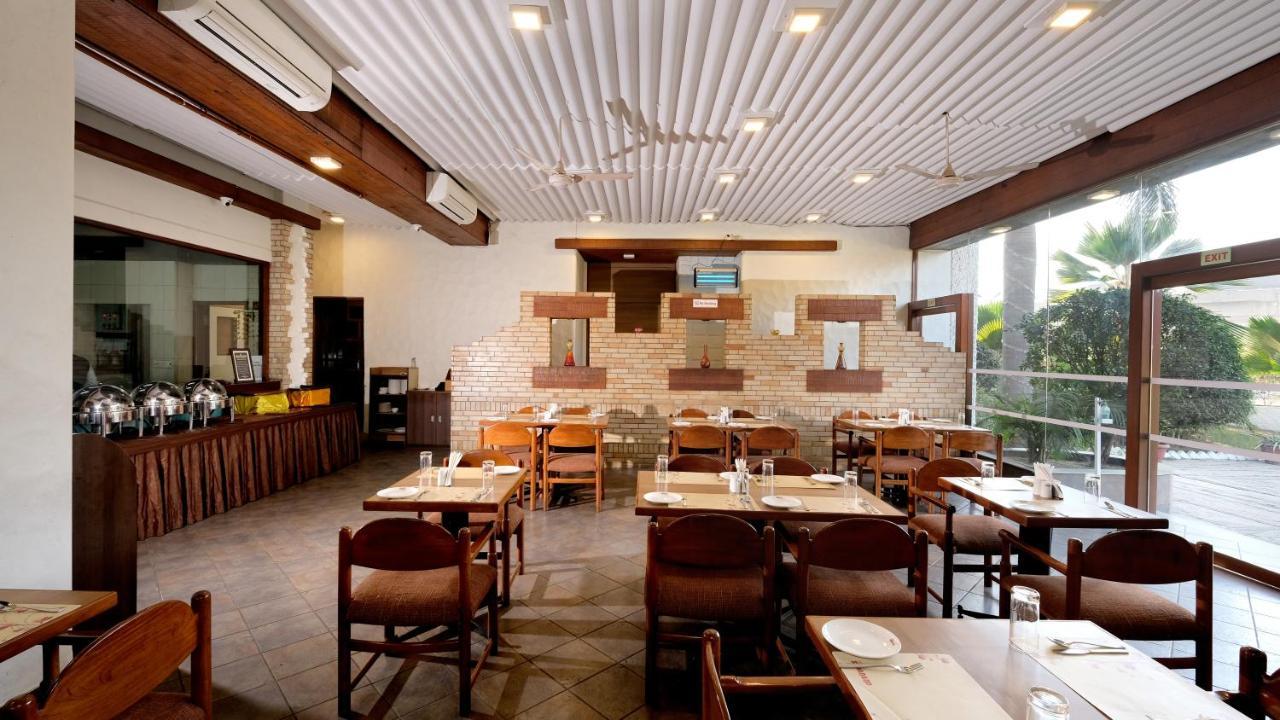 Chryso Hotels Pvt Ltd Ankleshwar Exteriör bild