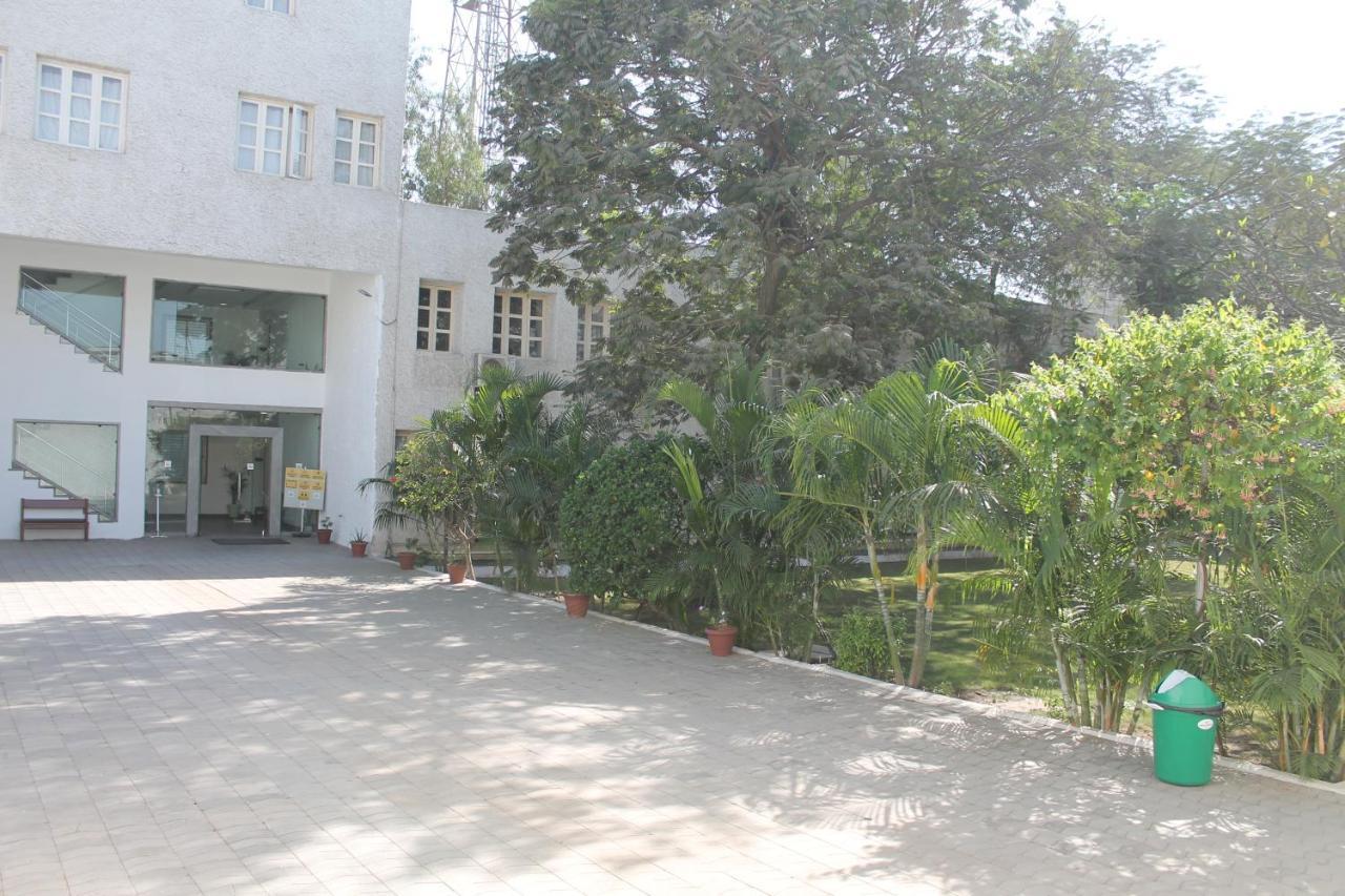 Chryso Hotels Pvt Ltd Ankleshwar Exteriör bild
