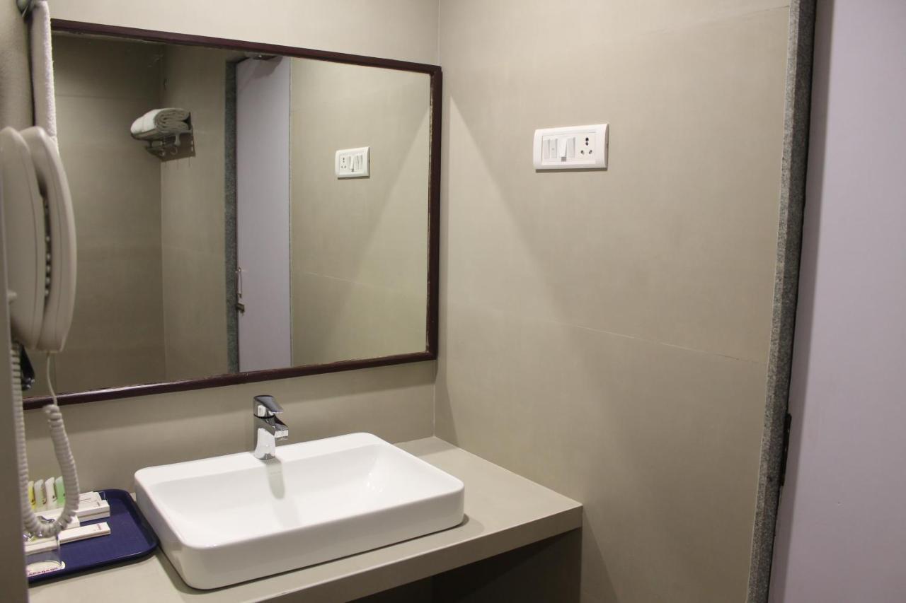 Chryso Hotels Pvt Ltd Ankleshwar Exteriör bild