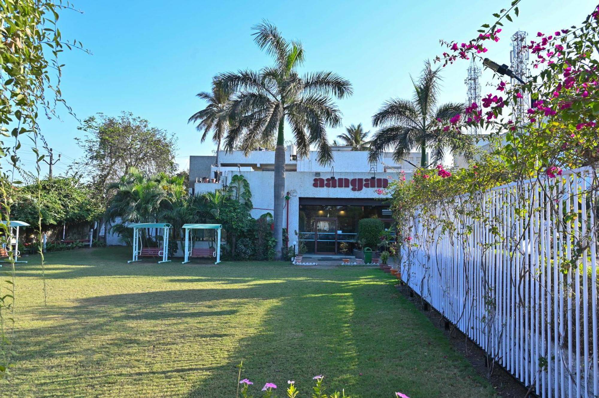 Chryso Hotels Pvt Ltd Ankleshwar Exteriör bild