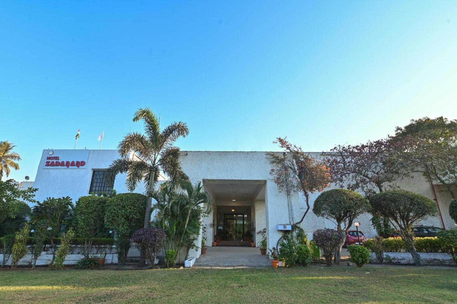 Chryso Hotels Pvt Ltd Ankleshwar Exteriör bild